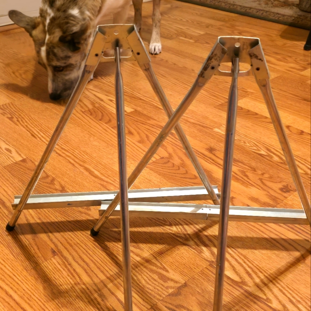Metal Tripod Stand